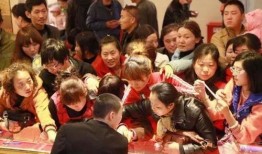 青岛大妈爆料新闻视频播放,揭秘事件背后真相